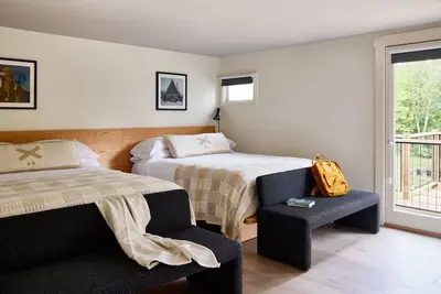 Image de Deluxe Double Queen with River Access | Tälta Lodge, a Bluebird by Lark