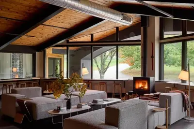 Image de 2 Deluxe Double Queens | Tälta Lodge, a Bluebird by Lark | with Indoor Pool