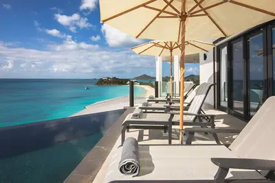 Image de Beachside Villa with 4 Bedrooms, Kitchen, & Living Area with Endless Sea View