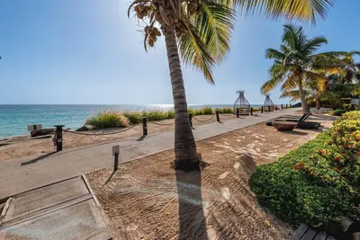Image de Stunning Sea Escape 3 Bedroom Villa Steps Away from Beach Fun and Tranquility