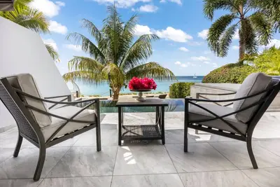Image de Picturesque Oceanfront Villa with Living Area Tailored for Pure Relaxation