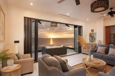 Image de Elegant Beach-View Villa with Pool Perfect for Families Seeking Relaxation