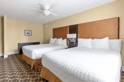 Image de Inviting Unit w/ Kitchen | Courtyard | Outdoor Pool | Free Parking