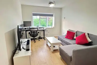 Spacious & Modern 1-Bed Flat near Ealing