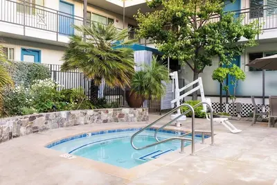 Image de 3 Peaceful Units Near Muir Woods | Outdoor Pool | Parking | Bbq Area | Courtyard