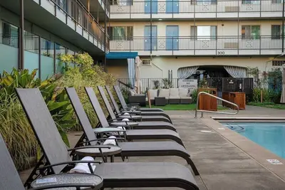 Image de Family-Friendly Suite | Outdoor Pool | Free Parking | Courtyard | Bbq Area