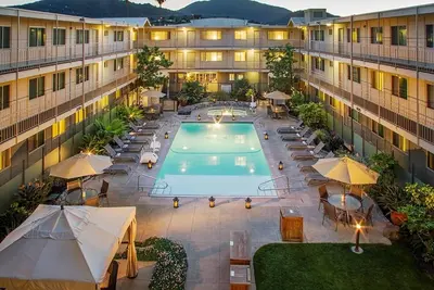 Image de Spacious Suite | Courtyard | Outdoor Pool | Free Parking | Bbq Area