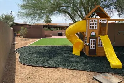 Image de Enchanting southwestern villa and casita with pool, playground, and bball hoop