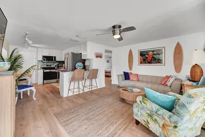 Image de Newly Renovated 2 Bed with Beach Supplies, Trailer Space, Walk to Beach