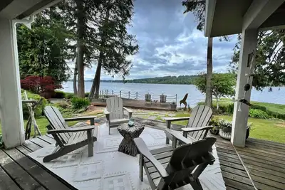 Image de Luxurious 4-bedroom beachfront home with Ac, gym and sport court in Belfair