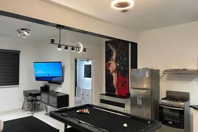 Image de Modern Studio w/pool table. Near Beach Guests Ok