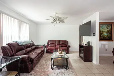 Image de Charming 3-Bedroom Home with Private In-Ground Pool Oasis in Hampton, Va