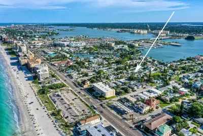 Image de Park Shore Suite 7! Steps to Madeira Beach Access!