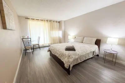 Image de Urban 1br Condo, Skyline Views, Near Bow River