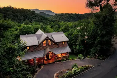 Image de Heated Pool•Sauna•Theater•Game Loft•Views•Spa•Spacious•Family Friendly•Location