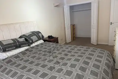 Image de 2 bedroom apartment with full kitchen, Tassimo coffee machine and WiFi.