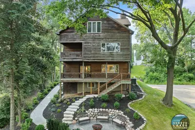 Image de Pine Pointe | Modern | Pier |Lake Mary| Fire Pit| Artsy| Lakehouse| Grill | Walk to Lake