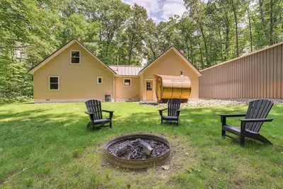 Image de Higgins Lake Retreat w/ Dock Access + Beach Nearby