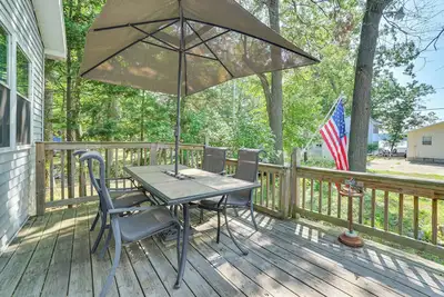 Image de Walk to Sand Lake: Family-Friendly Getaway w/ Deck