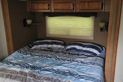 Image de 2-bedroom camper w Br/Ac + access to Happy Place Fish Farm utilities/recreation.