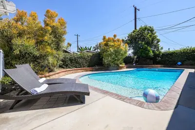 Image de Walk 1/4 mile~20min Disny&Conv~Pool~Firepit~GameRm