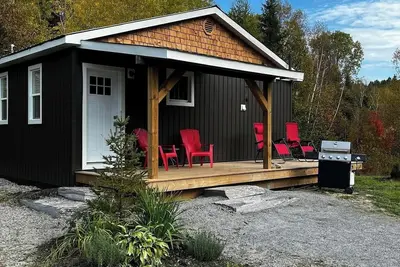 Image de Relax at Cozy Cabin near Algonquin, 2 Bedroom, Wifi, large yard w/firepit