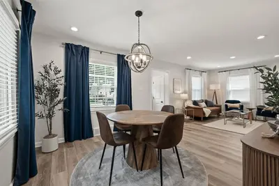 Image de The Royal Hideaway - Your Stylish Retreat in Royal Oak!