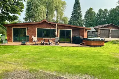 Image de Trout Hollow Waterfront Cabin 2 Br, Sleeps 6, Riverfront Hottub Traverse City Mi
