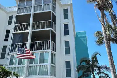 Image de Beautiful 2-bedroom condo with Marina View