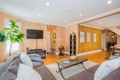 Image de Spacious 4-bedroom house in charming Chicago with Game room and outdoor dining