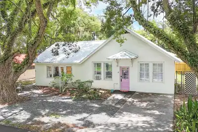 Image de Absolutely stunning 2-bedroom cottage in Fruitland Park.