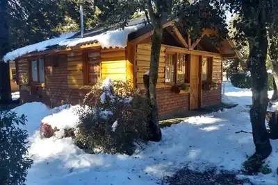 Image de Cabañas del Bosque Bariloche a metros del lago en plena zona turística. Familiar