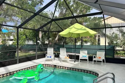 Image de Manatee Manor 4br • Renovated •Heated Pool, Games, Grill • Near Beaches & River