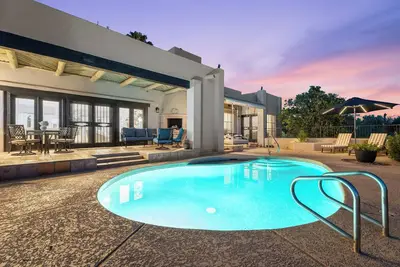 Image de Sunset‑view pool retreat in Carefree