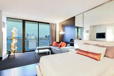 Image de Studio Strip View w/Open Balcony | at Palms Place