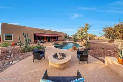 Image de Spacious 3-Bed Home with Office, Pool, Spa & Horse Amenities