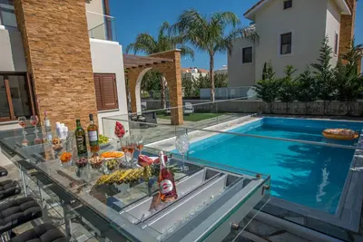 Image de Your Beautiful Holiday Villa minutes from Famagusta and its Beautiful beaches, Famagusta Villa 1021