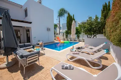 Image de Renting a Luxury 3br Beach Villa, Famagusta Villa 1020