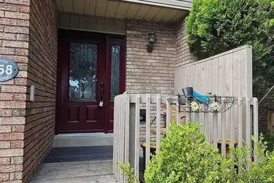 Image de 5 min drive from Ptc, Pickering Go station. Easy commute to anywhere in Toronto!
