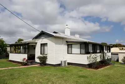 Image de Cosy 3-Bed Home with Fireplace & Outdoor Bbq