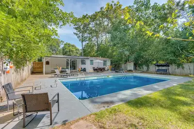 Image de Game, Swim & Explore: Family Home in Pensacola