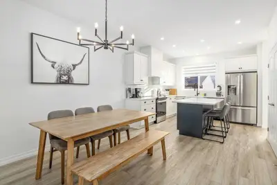 Image de King Bed| Family/Pet Friendly| Fenced Yard| 5 min S. Health