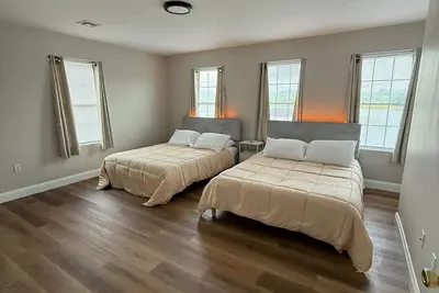 Image de Beautiful Waterfront 4 Bedroom, 1. 5 Bathroom Unit.