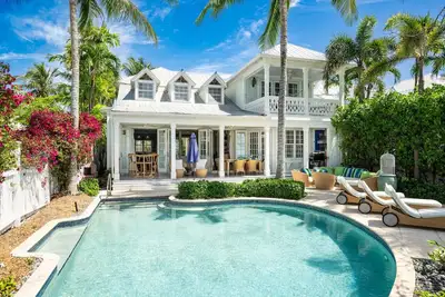 Image de Villa Porta del Sole - 3br Sunset Key Villa with Private Pool, Direct Beach Access and Sunset Ocean View!