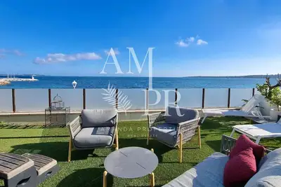 Image de Maison Première ligne -les yeux dans l'eau - face à la plage