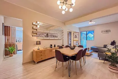 Image de Art-Filled Apartment with Terraces, Downtown & Garden