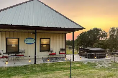Image de Cozy Country Stay! Hot Tub + Nature Views