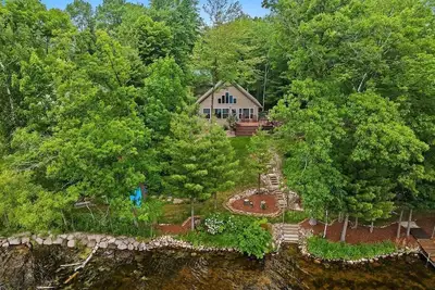 Image de Peaceful private beach house in charming Pound on a clear, sandy full rec lake