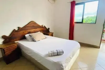 Image de Refúgio Tranquilo com Toques Locais – Ideal para Relaxar e Recarregar