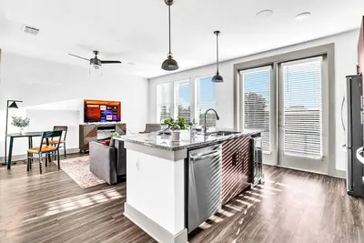 Image de Bright 2bd/2ba Suite Gym & Pool | City Center Stay